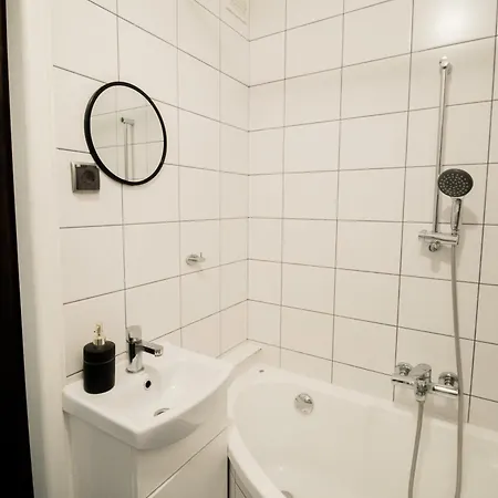 Piotrapartments - Daleka Cozy Train&airport 公寓 *