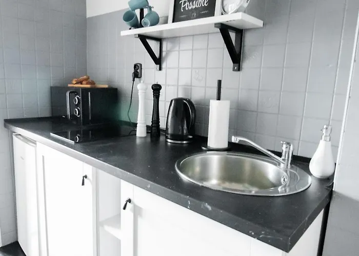 Piotrapartments - Daleka Cozy Train&airport Apartment