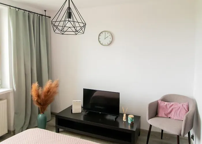 Piotrapartments - Daleka Cozy Train&airport Apartment *