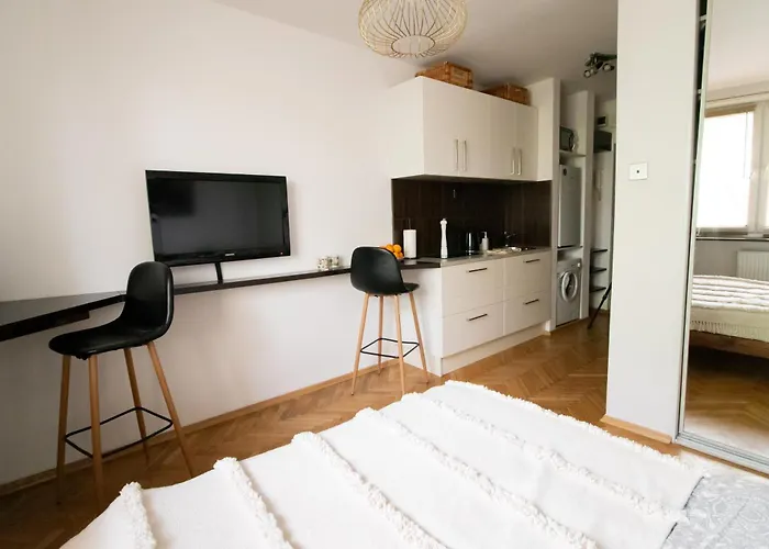 Piotrapartments - Daleka Cozy Train&airport Apartment