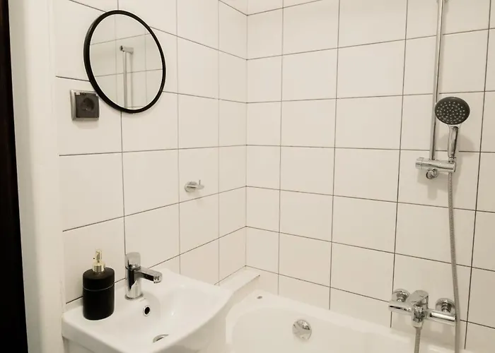 Piotrapartments - Daleka Cozy Train&airport Apartment *