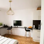 Piotrapartments - Central Warsaw Daleka - Walk To Central Station *