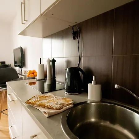 Piotrapartments - Daleka Cozy Train&airport Apartment *