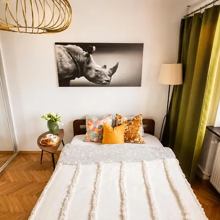 Piotrapartments - Daleka - Walk To Station Apartment *