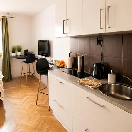 Piotrapartments - Daleka - Walk To Station *